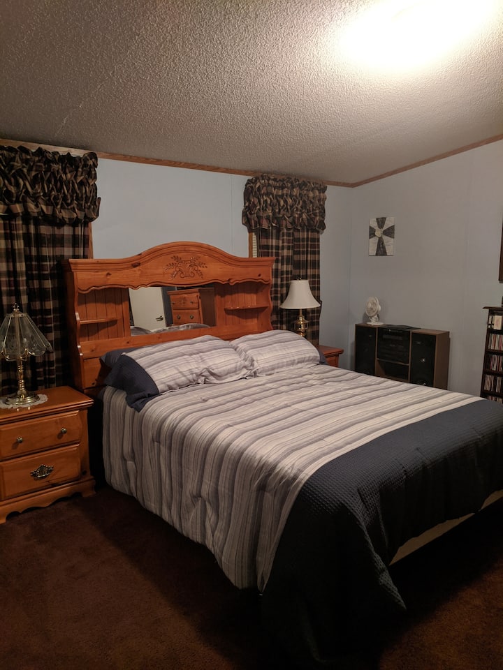 Amplio dormitorio principal con baño privado
