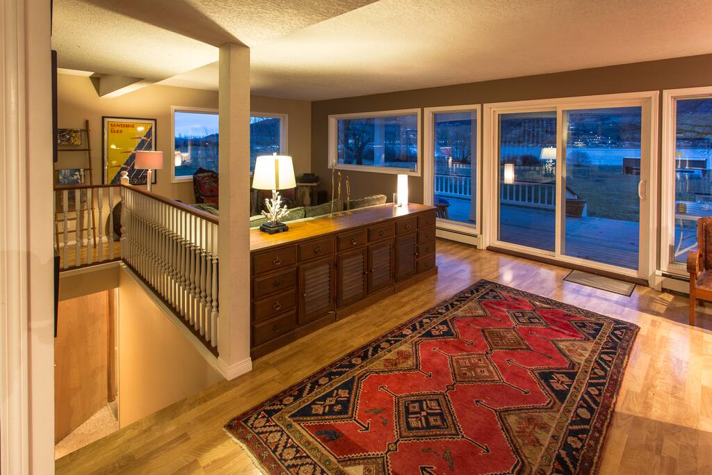 Informal living area to back deck