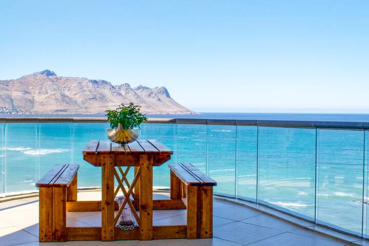 Stunning Beachfront Apartment! gallery image 5