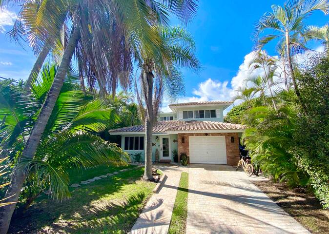 Beautiful Beach Pool House gallery image 2