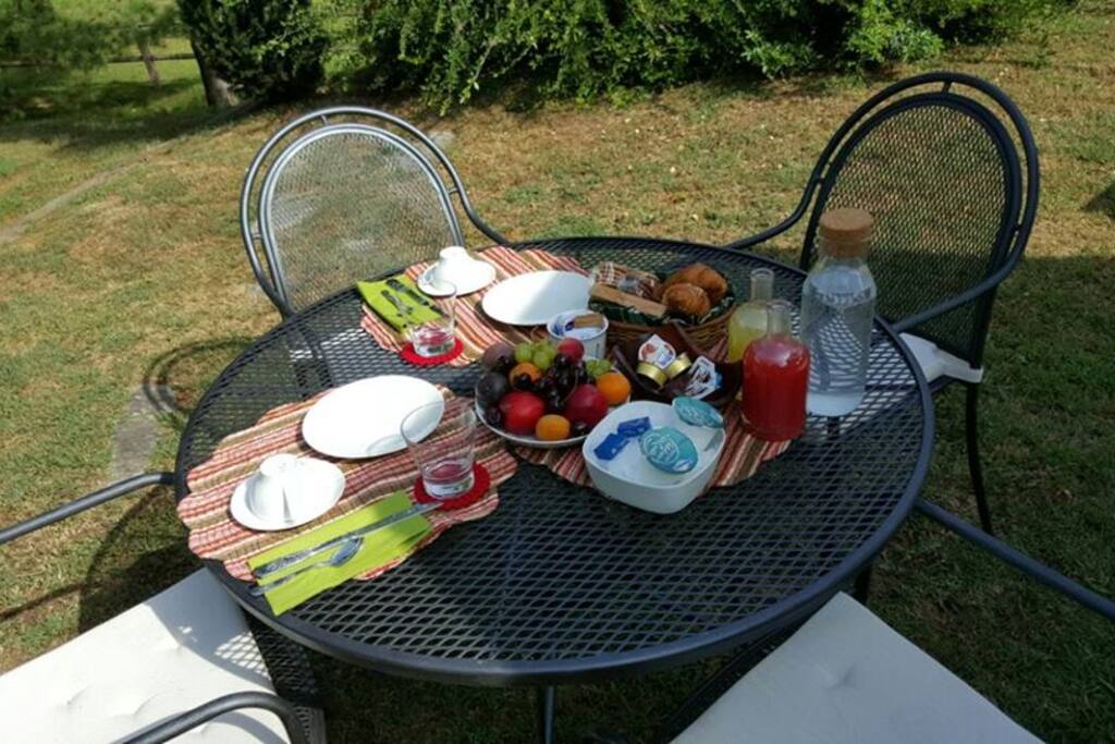 Colazione a bordo piscina