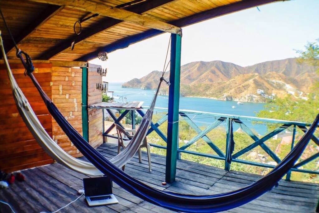 Dormitorio con vista al mar