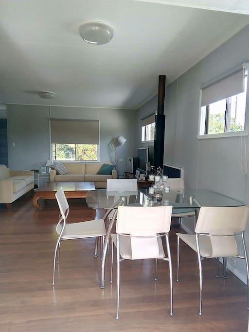 large open plan living/dining.