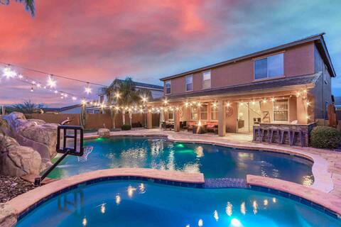 Piece of Paradise in the Valley with Amazing Pool!