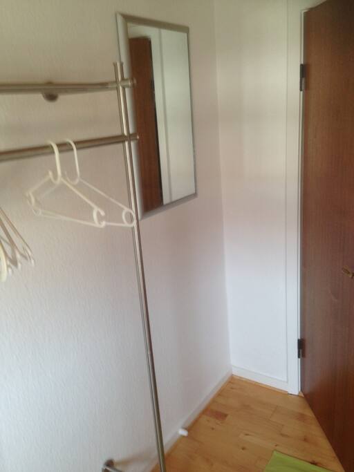 Spejl på værelset