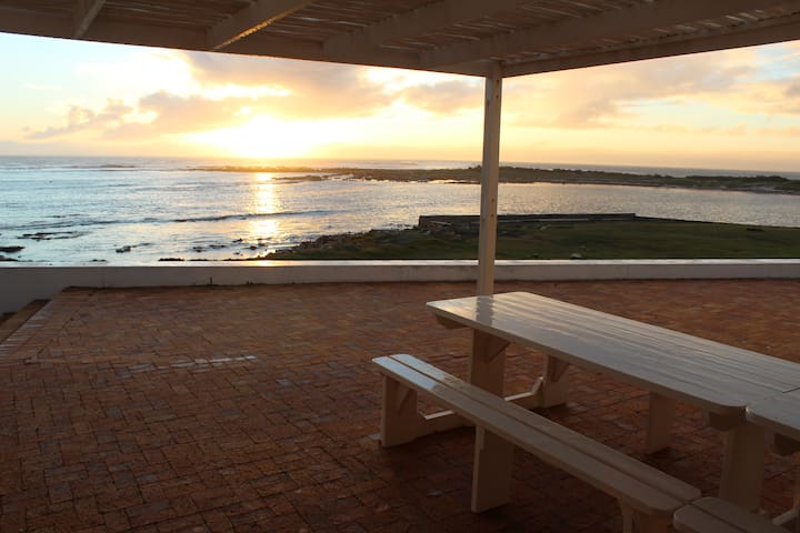 Seaside House in superb setting – Cape Town