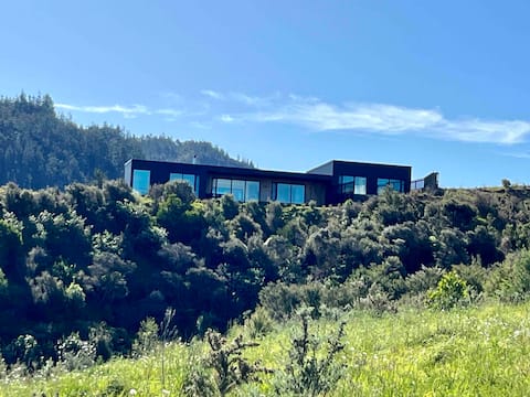 Tairua treat - central with spectacular views
