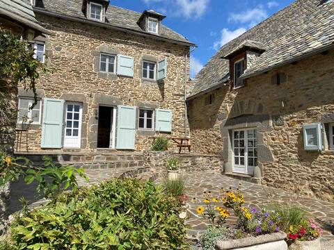 Maison de vacances sur l’Aubrac,piscine, barbecue