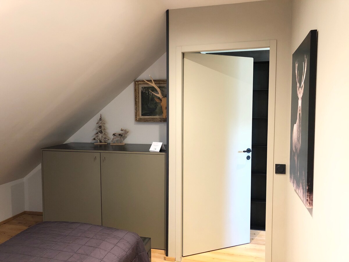 chumba cha mchemraba vitanda 2 90