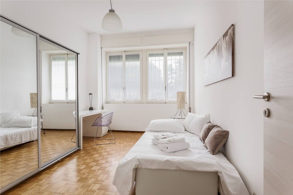 The second Bedroom - The comfortable single bed with soft bed-linen and towels