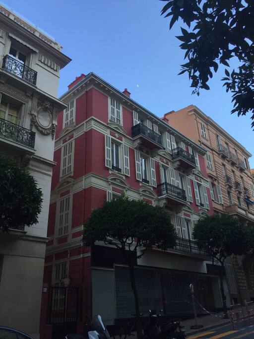 entire top floor of this building including the 2 balcony