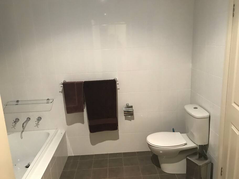 Shower/bath/toilet