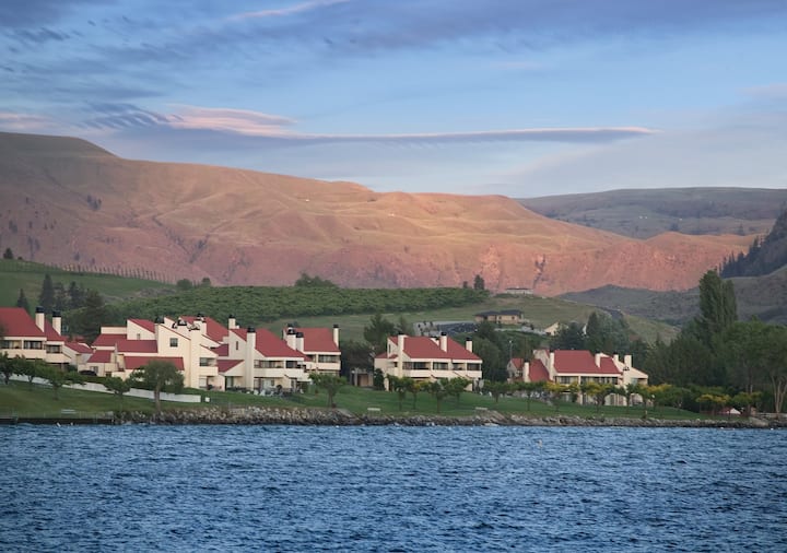 Beautiful One-bedroom Condo W/ Lots Of Amenities! - Manson, WA