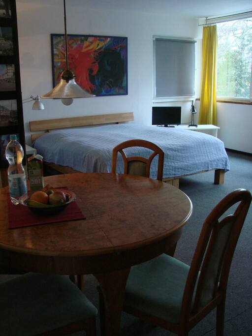 vom Flur/ Eingang ins Zimmer