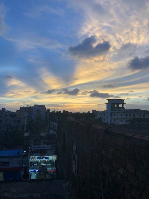 View from the rooms only on the 5th floor & the roof...Roof top is open till 12 am midnight for any guest...Price rates of the rooms are same on whichever floor it is..It runs on come first get first policy...