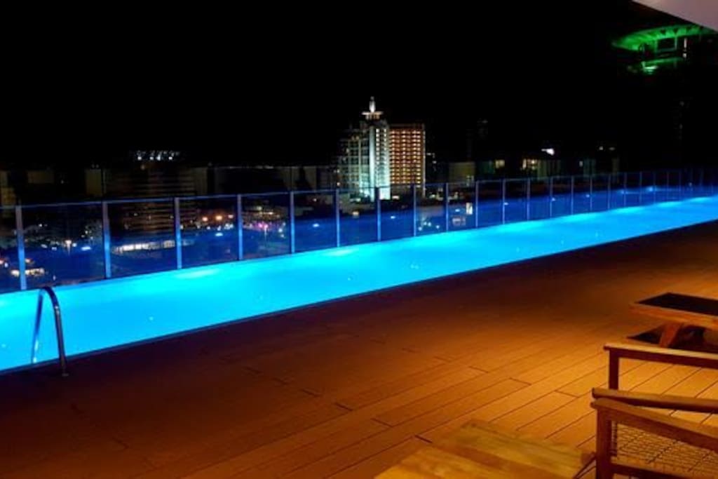Piscina Night View