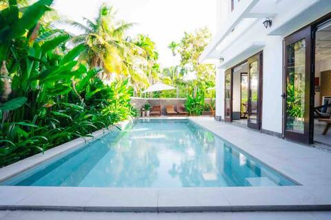 5 Big rooms- entire villa with private pool