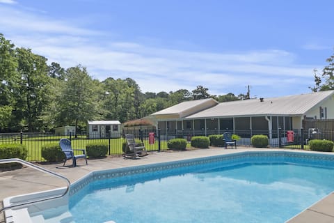 4 Bed/2 Bath Home W/Pool and Gameroom