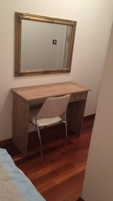 Bedroom / make up desk