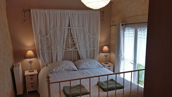 Dormitorio de planta baja con 1 cama 140.