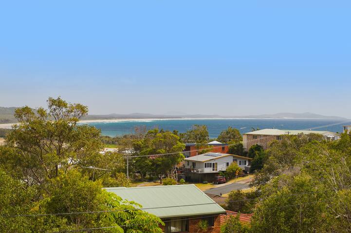 Near The Beach – Stylish home in Crescent Head gallery image 2