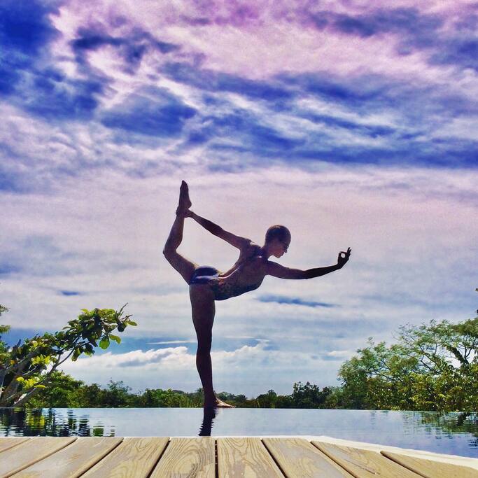 Strike a pose! Our recent client Ali enjoying Chez Mu on the edge of the infinity pool! Wow!