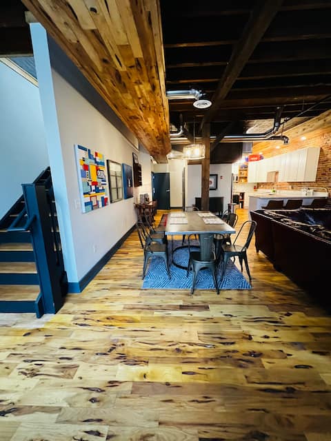 Heart of Glens Falls, Luxury rental with Patio!