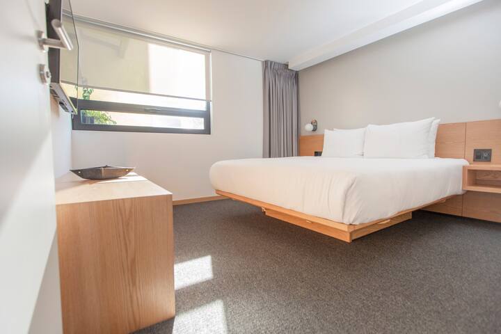 V65 Suite 1 gallery image 5