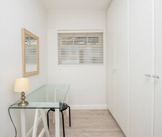 Stunning beachfront apartment gallery image 4