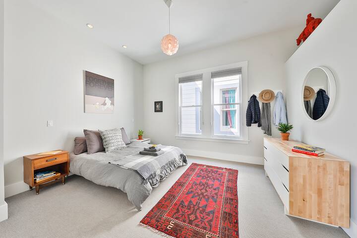 Lovely Bedroom - Heart of the Mission District!