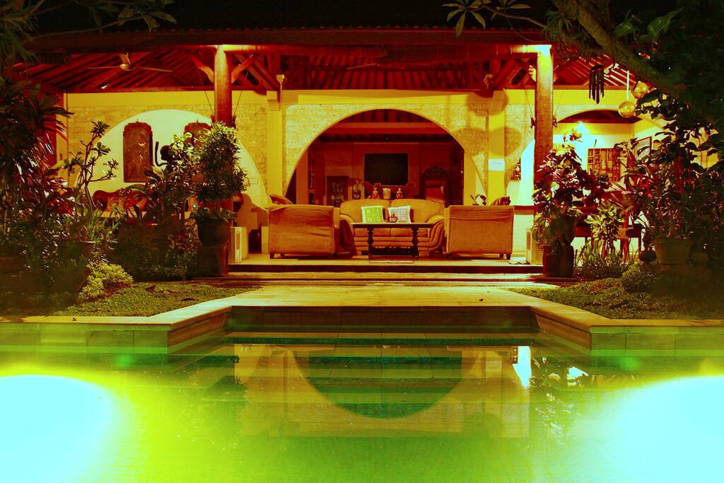 Swimming pool with living are