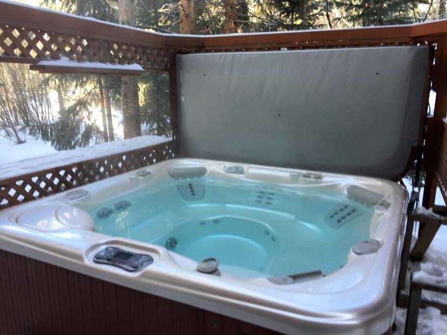 Salt water hot tub