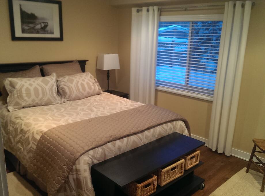 Queen Bedroom
with large closet