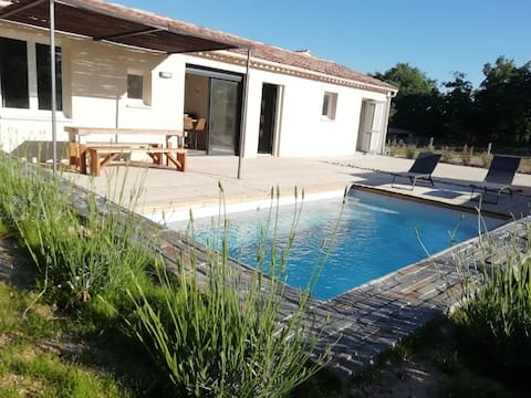 Villa in the countryside, heated pool, Luberon