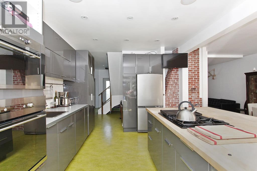 Full Kitchen with All Appliances