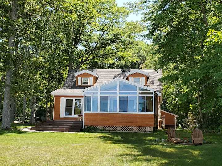 Upper Peninsula Lakefront Living! Cottages for Rent in Brimley