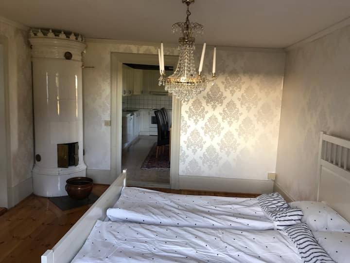 Spálňa na prízemí s manželskou posteľou