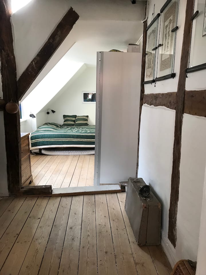 Njia ndogo ya ukumbi na chumba cha kulala