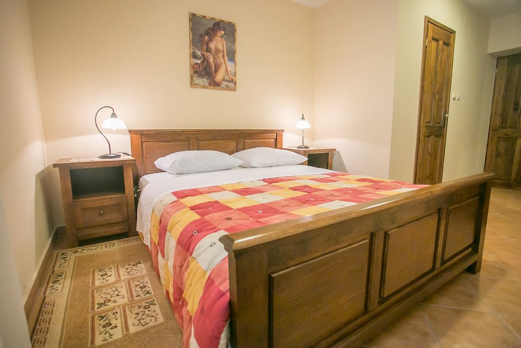 The apartment Idila is located in a stone house and here you can relax and spend wonderful evenings.