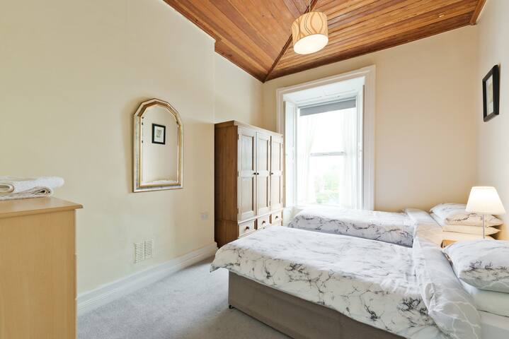 Beautiful House in Blackrock gallery image 5