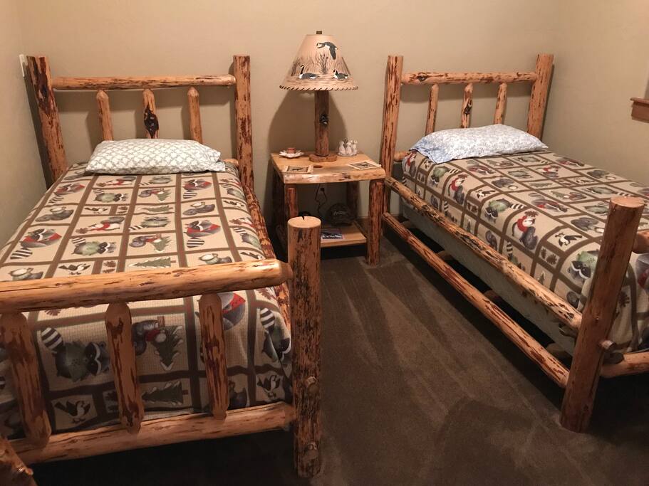 2 Twin Beds Room