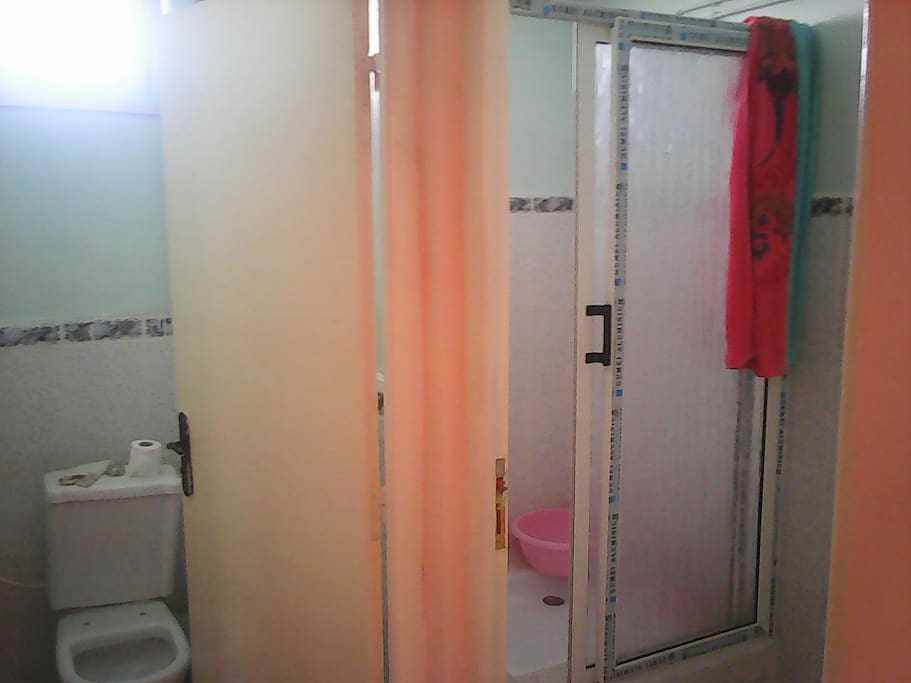 sanitaire separe de la salle de bain