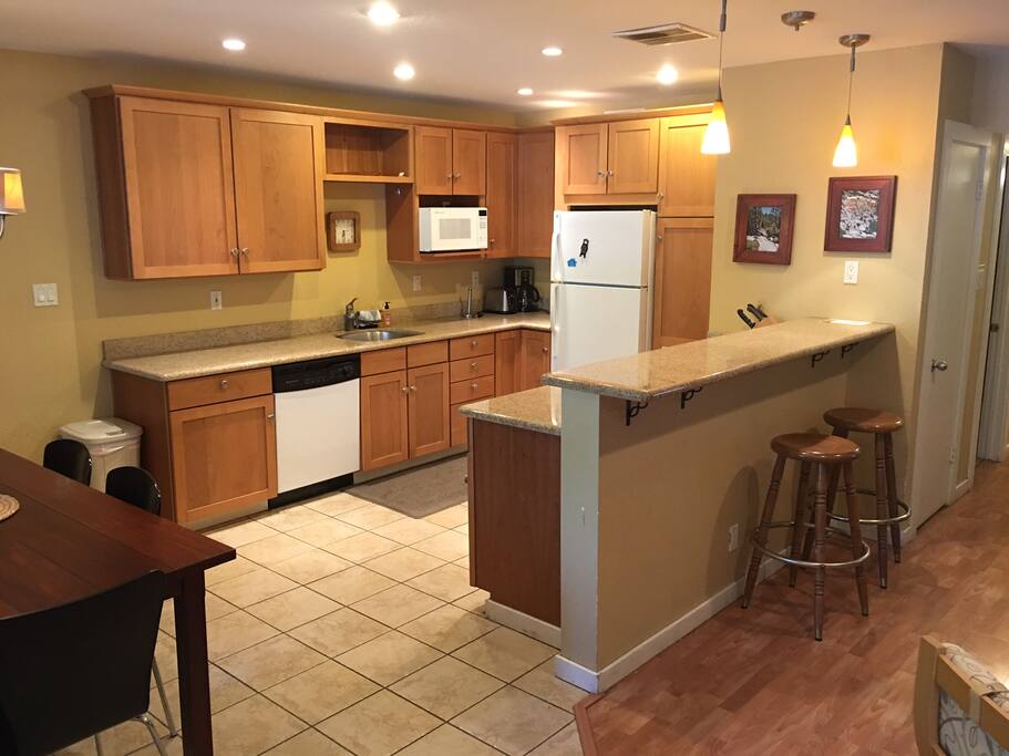 Fully equipped kitchen with bar