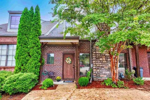 4 Bedroom Lovely Townhome close to RTJ/Hoover Met