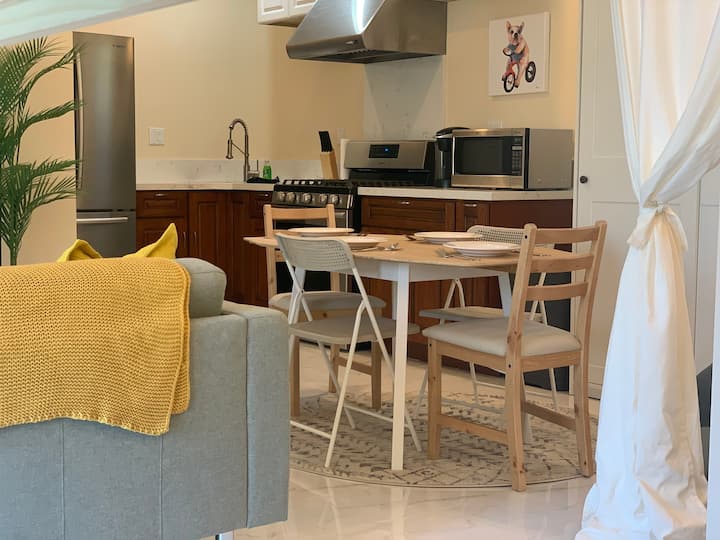 New Studio Near Disneyland, Garden Walk, & Outlets - Anaheim, CA