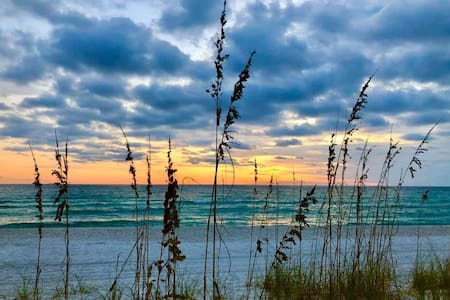 Barefoot Bungalow - Beachfront w/Private Balcony