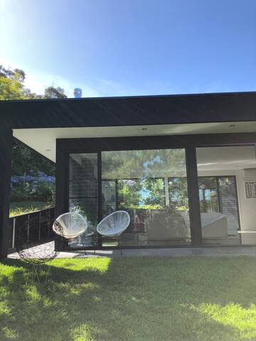 Stunning 50’s Beach House gallery image 4