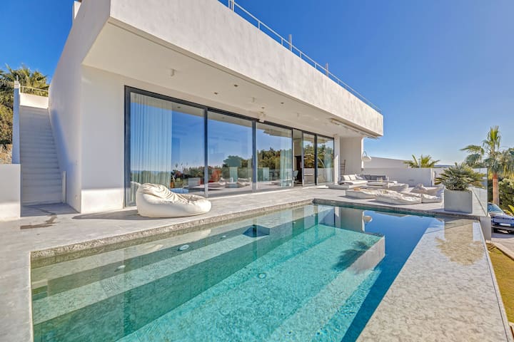 Casa Blanca En Bella Vista