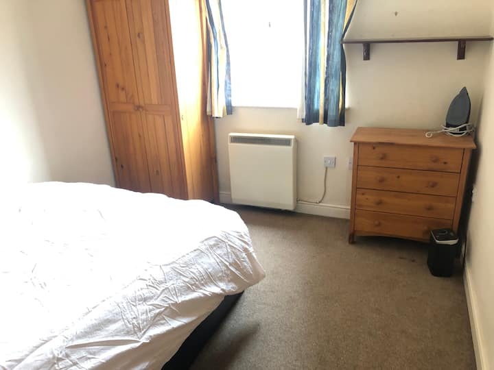 Homely two bed flat near city centre with parking Condominiums for