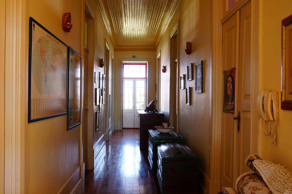 Corredor de acesso aos quartos, sala e varanda / hallway to the bedrooms, living room and balcony